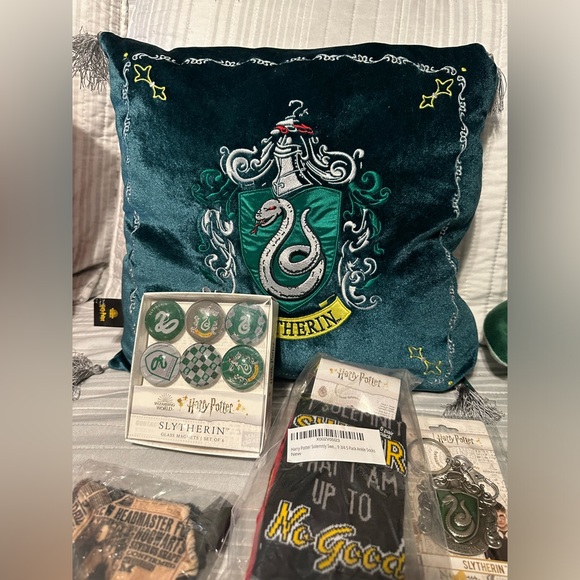 Various Harry Potter Slytherin Items - Picture 5 of 15